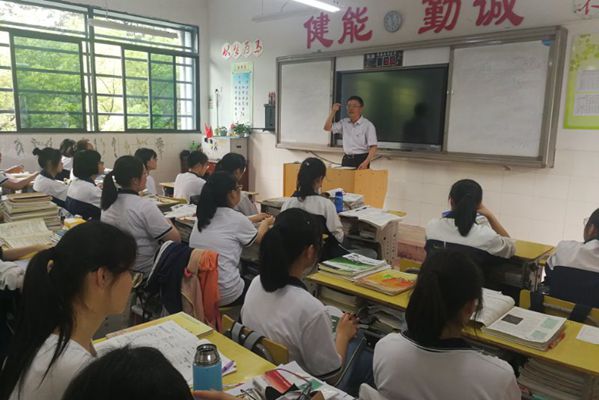 现身说法，袁校长鼓励高三学子继续努力