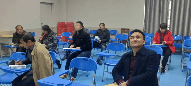 汇报课堂展风采 师徒结对共提升──记赣南师大附中“蓝青结对工程”汇报课