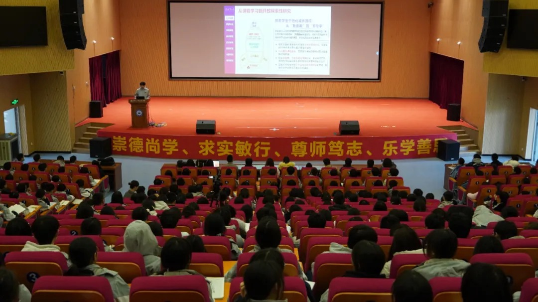 励志逐光，赋能成长——清华师生走进赣南师大附中交流讲学