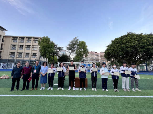 点燃青春激情 奋进高考时刻——记高三学生趣味减压活动