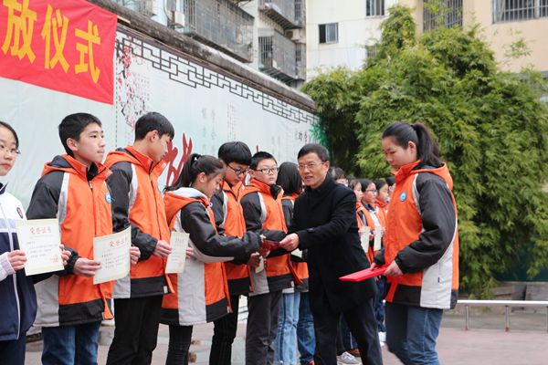 赣南师大附中举行新学期学生奖学金颁奖仪式