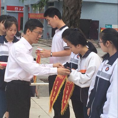 赣南师大附中举行4月份“文明班级”表彰大会