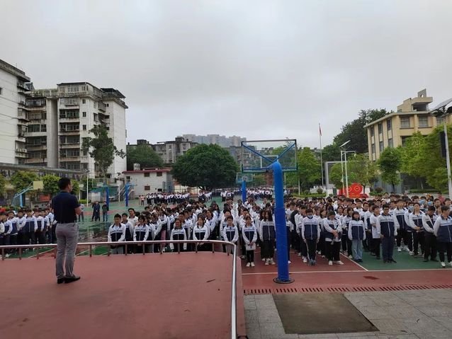赣南师范大学附属中学地震应急疏散演练活动